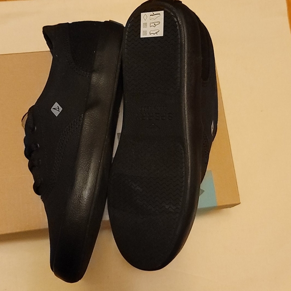 Shoe - Picture 2 of 3